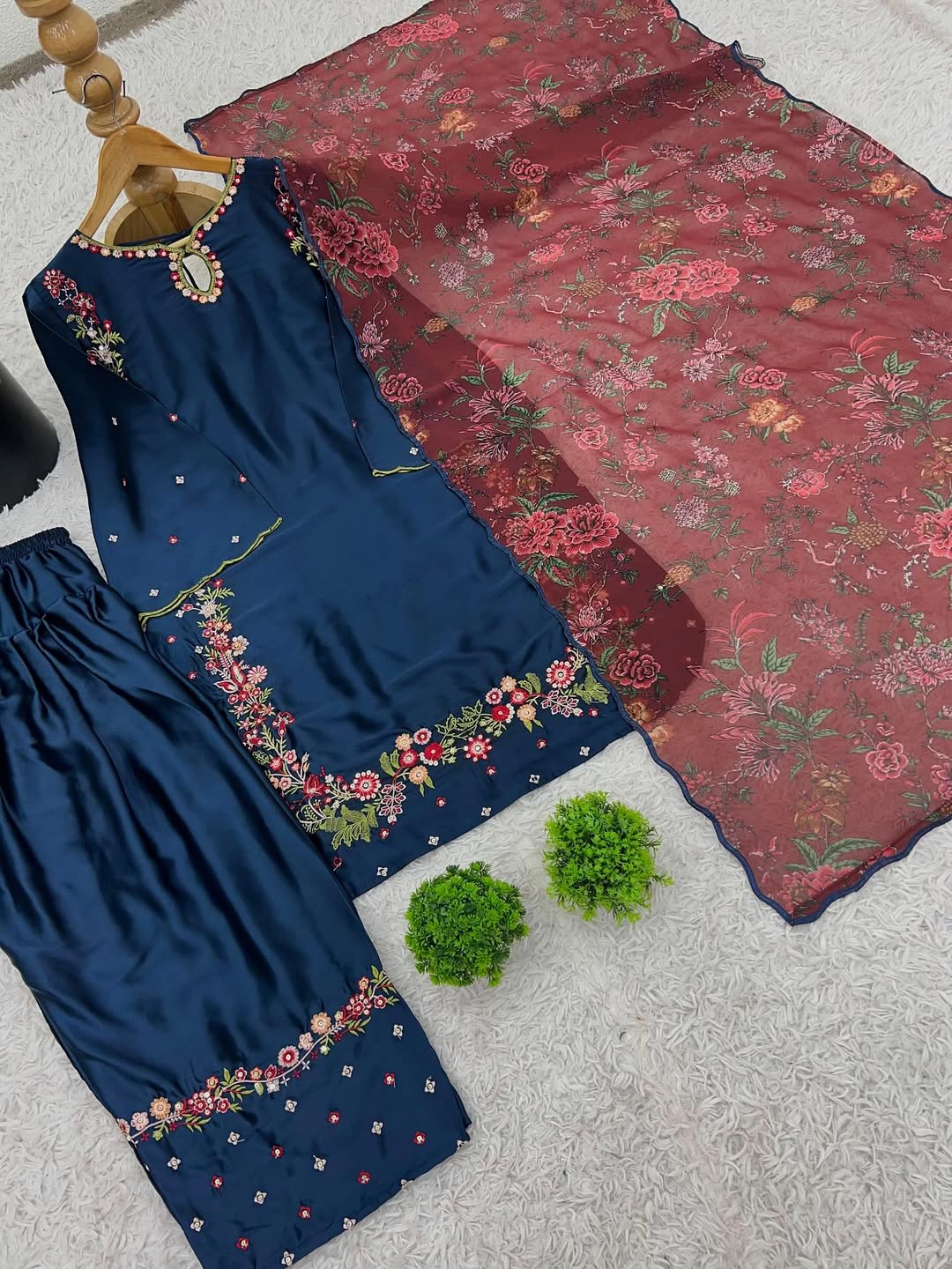 Pakistani Readymade Kurta with palazzo and Dupatta Set Salwar kameez